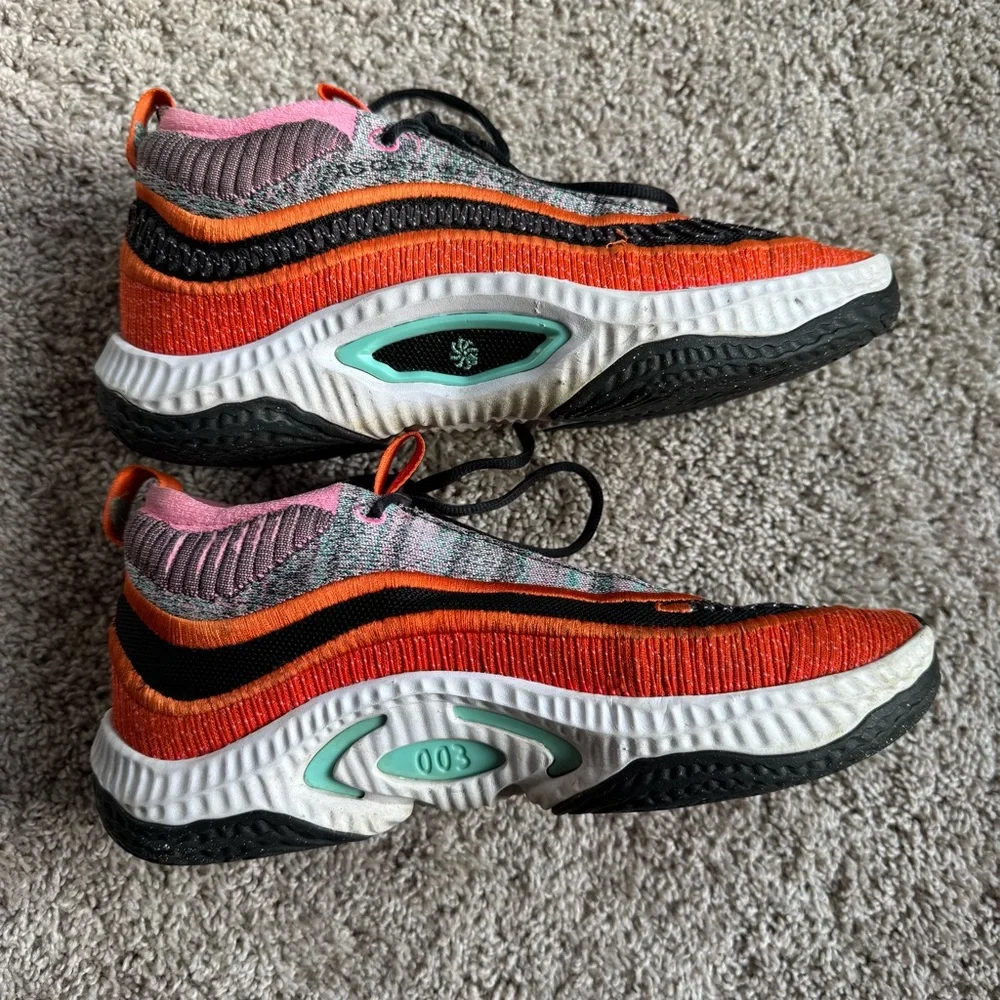 Nike Cosmic Unity 3 One We Win Men’s 9 Black and Orange Shoes